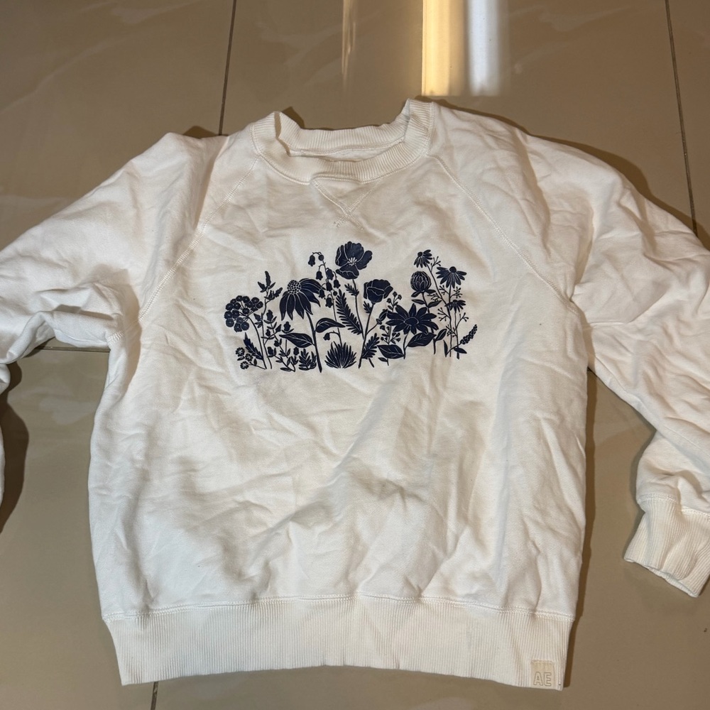 American Eagle Floral Graphic Sweatshirt Small White Fleece Cottagecore